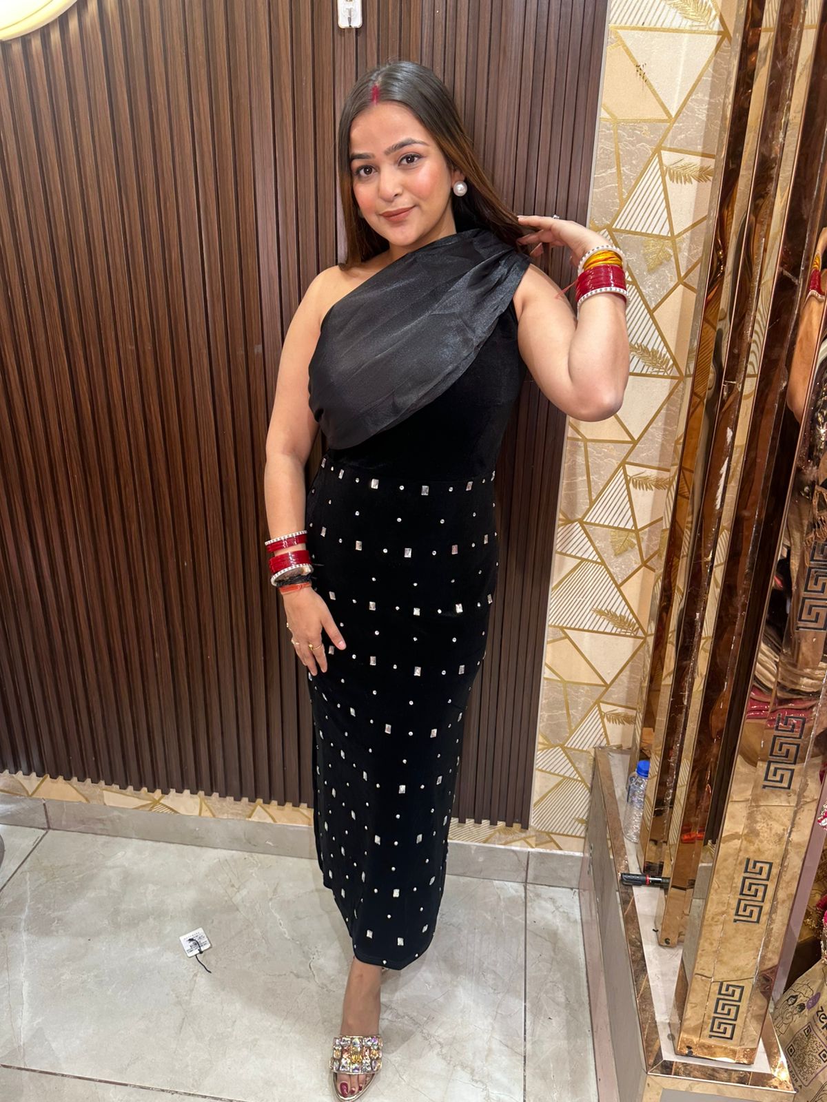 One side shoulder dress