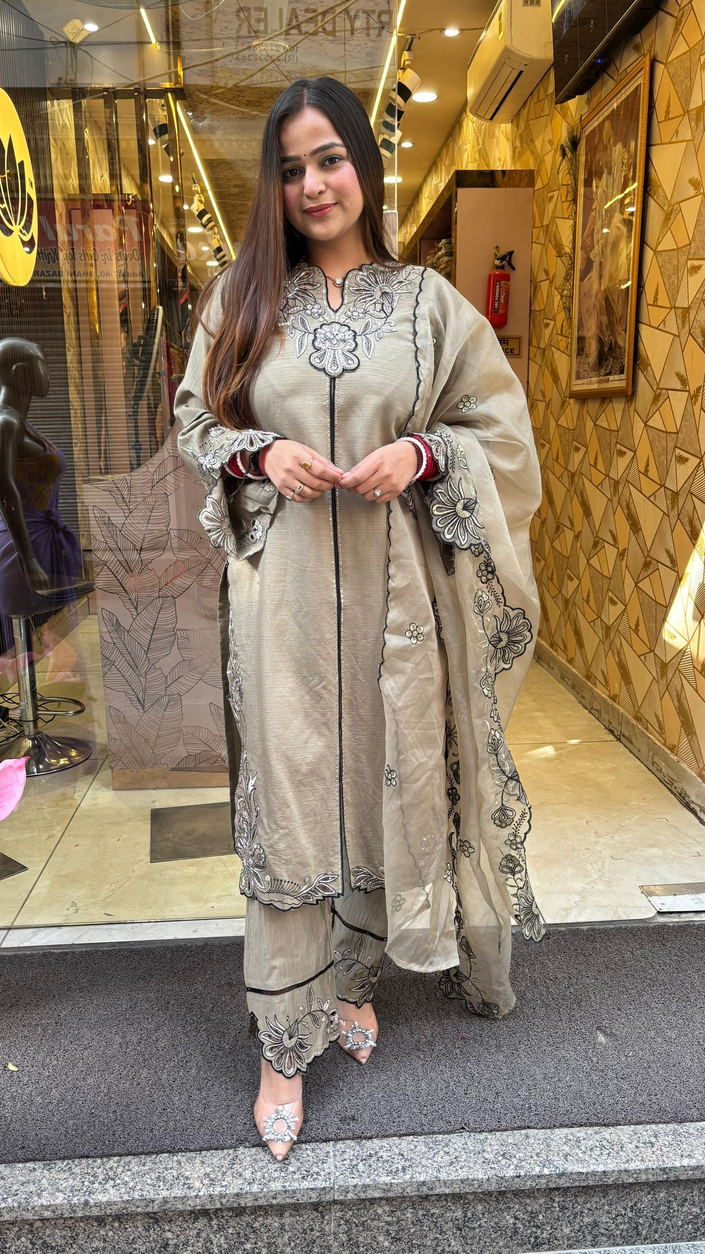 "MAHIA"- 3 PIECE PAKISTANI SUIT