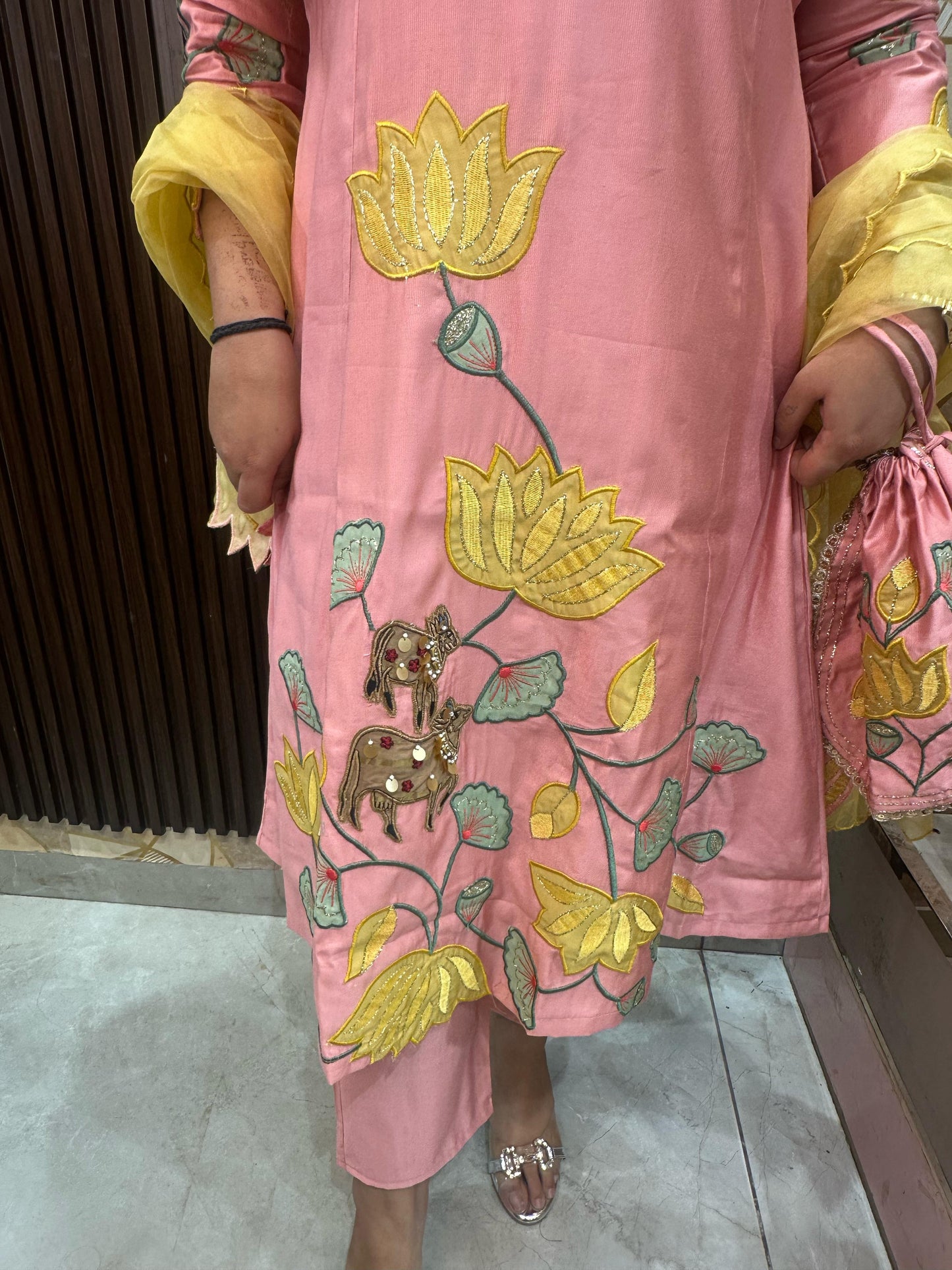 "HEER" APPLIQUE PINK "- 4 piece suit.