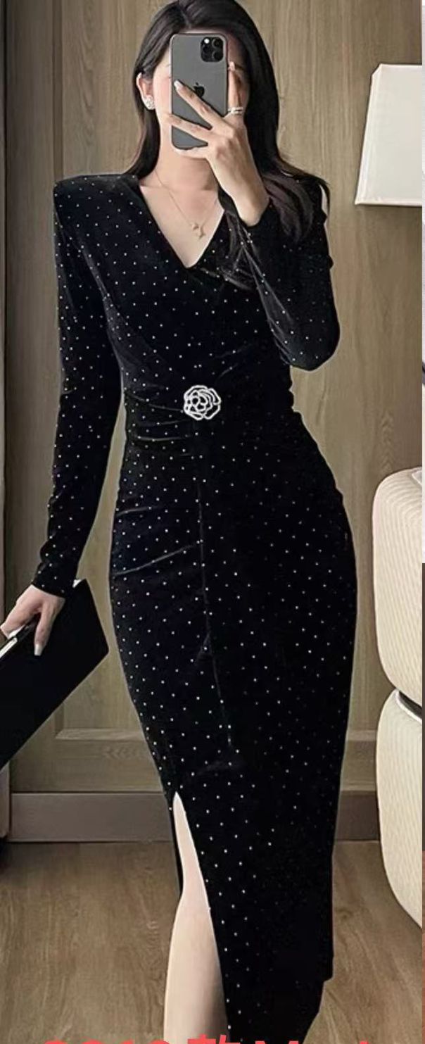 "ROSAY" VELVET DRESS WITH BROOCH