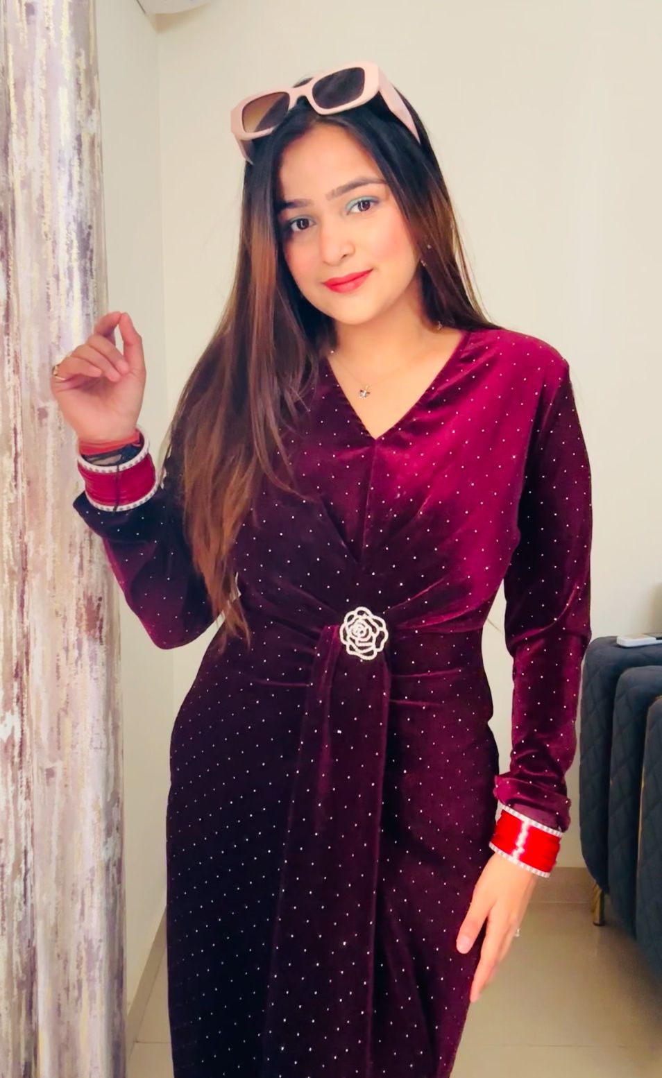 "ROSAY" VELVET DRESS WITH BROOCH