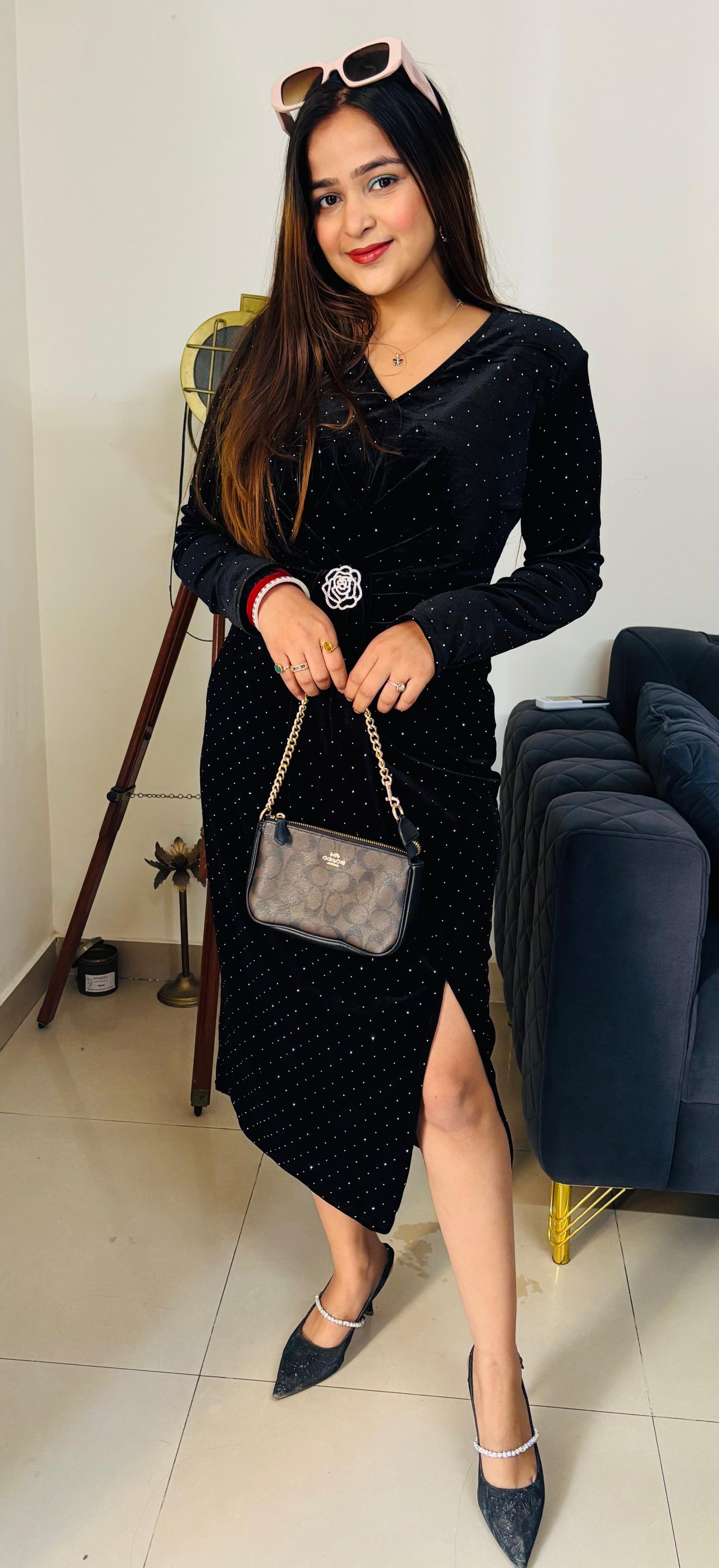 "ROSAY" VELVET DRESS WITH BROOCH