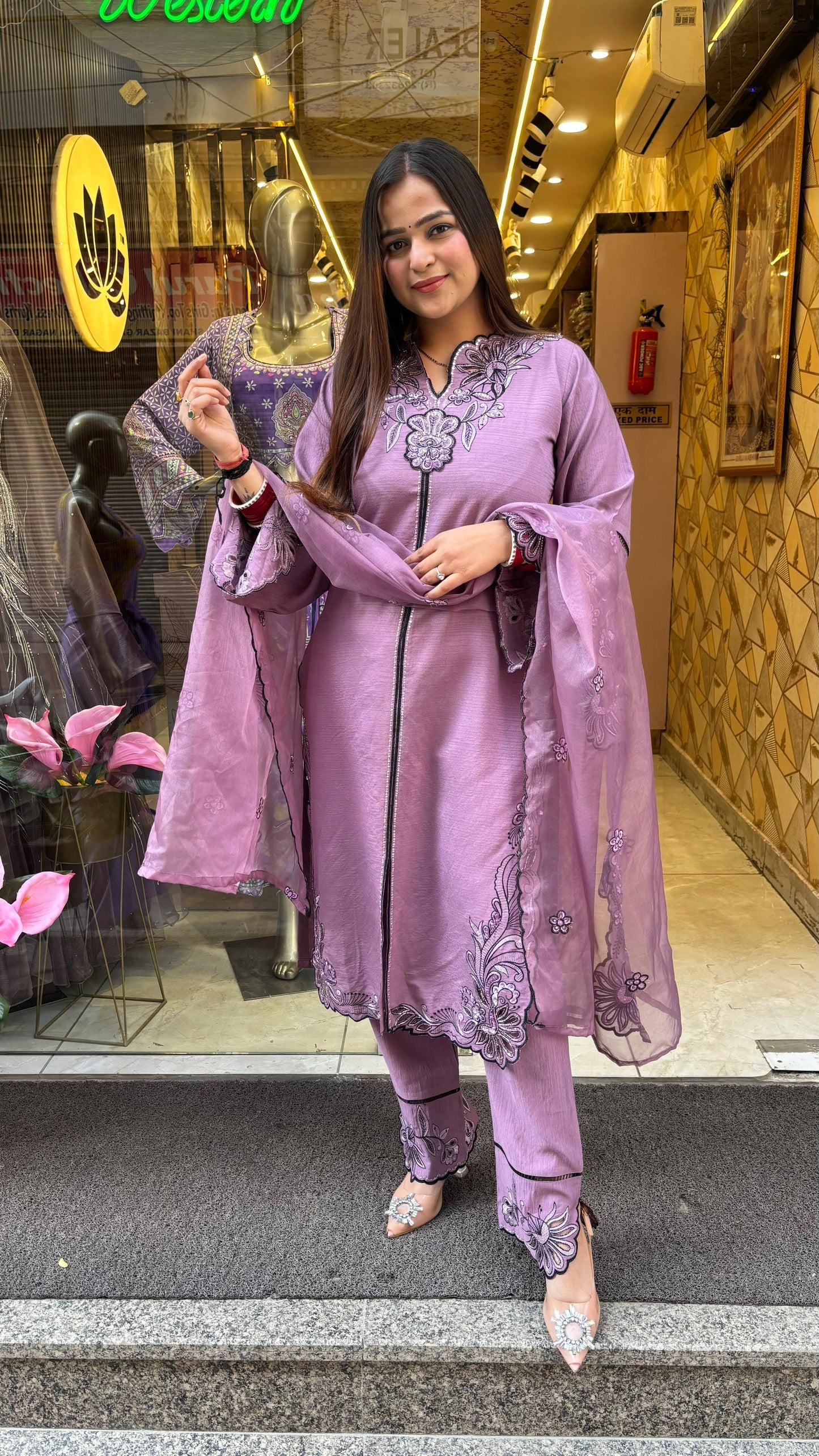 "MAHIA"- 3 PIECE PAKISTANI SUIT