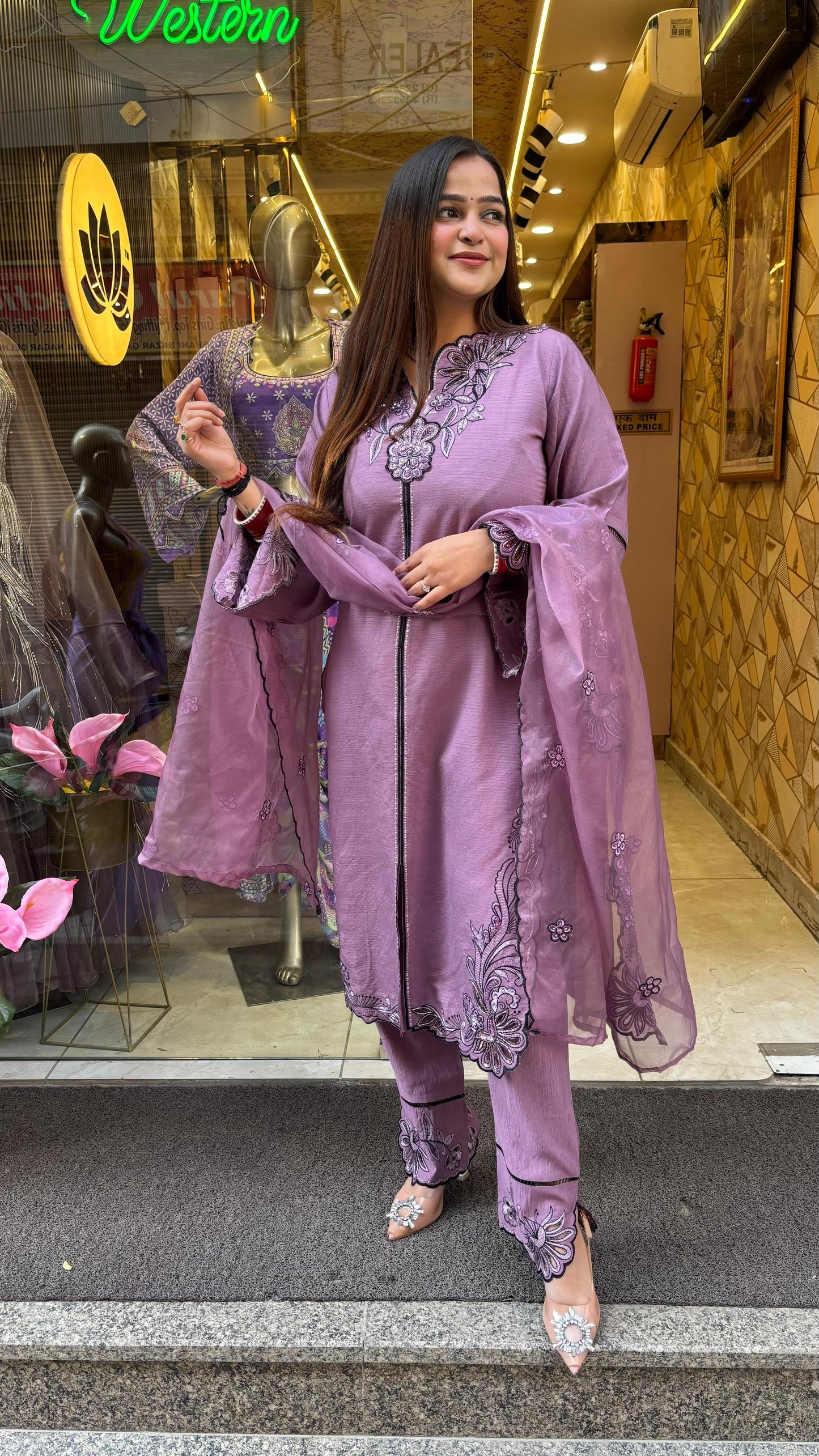 "MAHIA"- 3 PIECE PAKISTANI SUIT