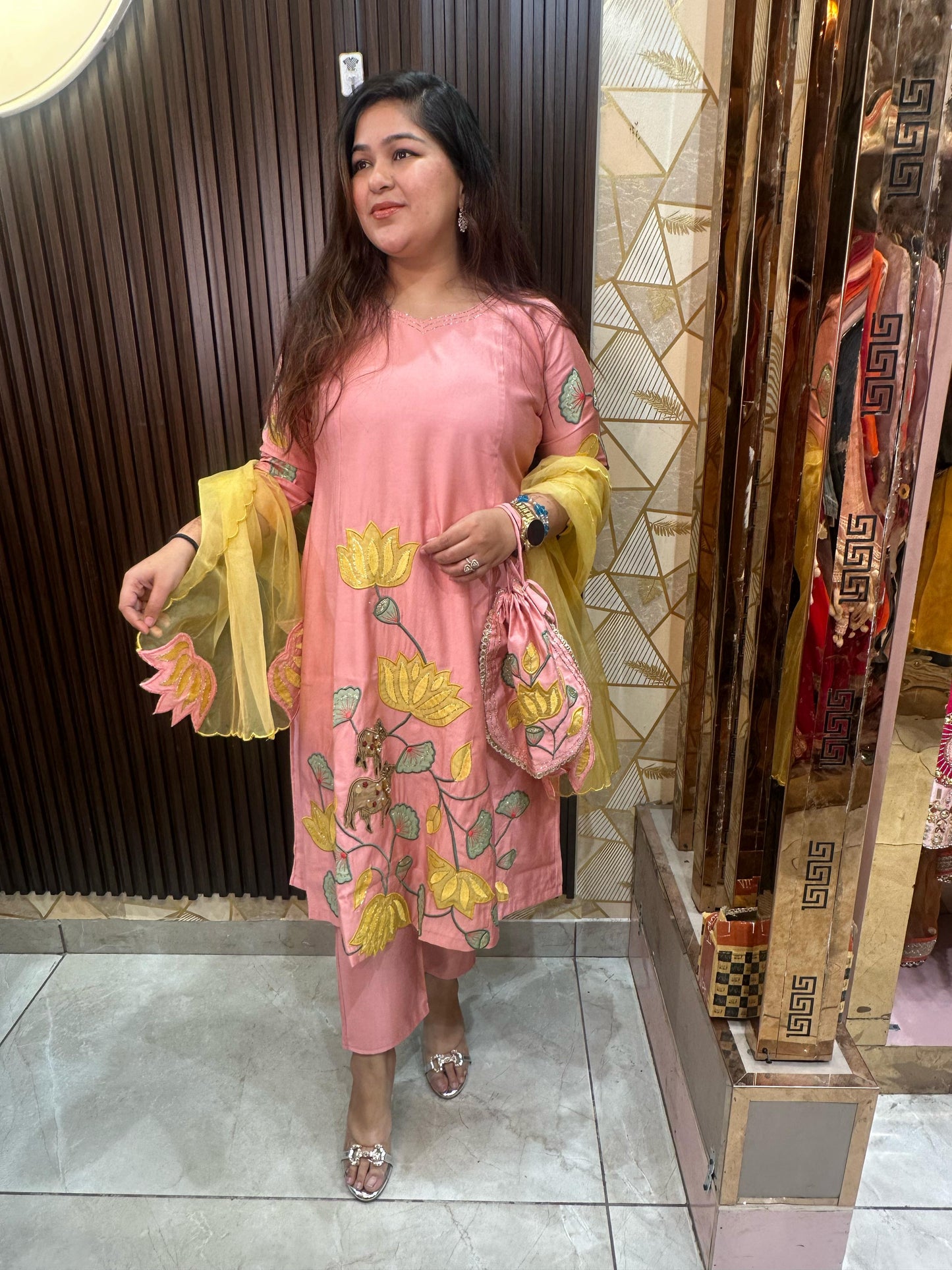 "HEER" APPLIQUE PINK "- 4 piece suit.
