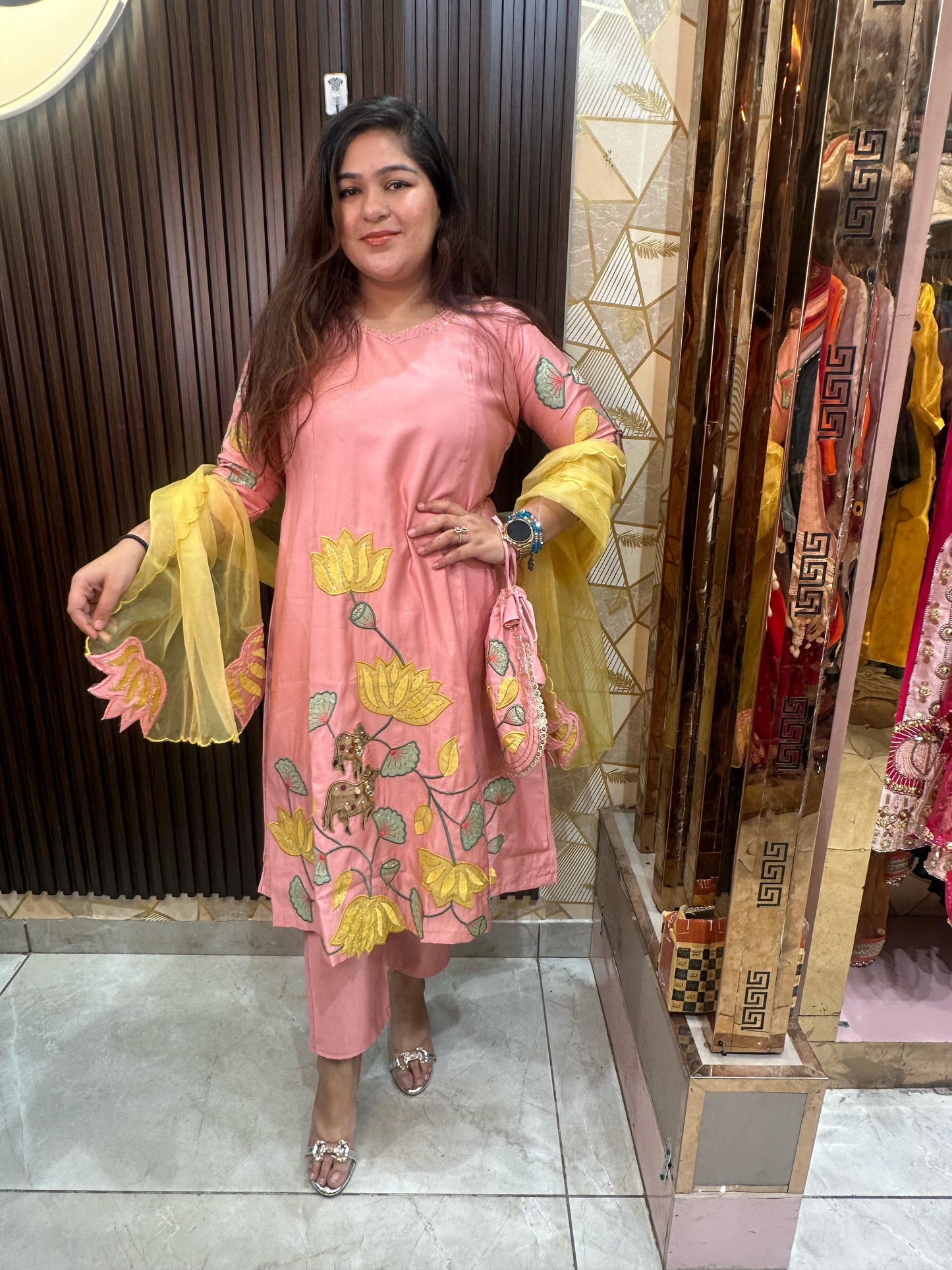 "HEER" APPLIQUE PINK "- 4 piece suit.