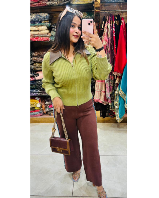 woollen top with leather collars