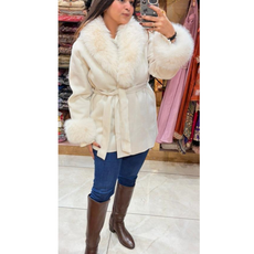 FUR COATS WITH DEATTCAHBLE FUR