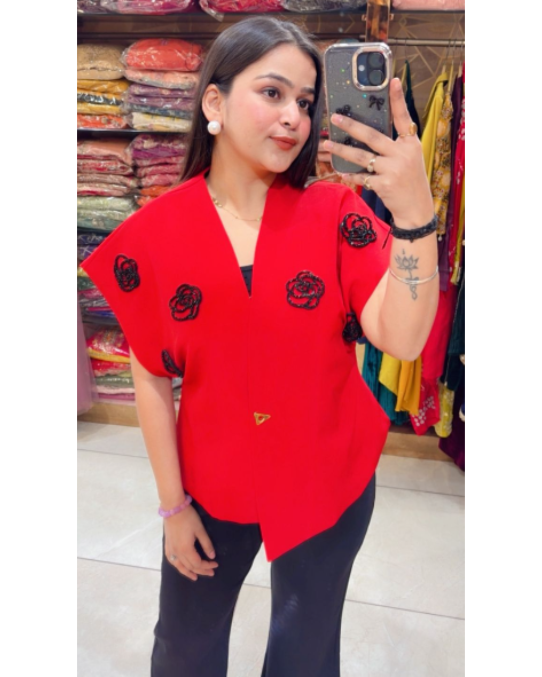 ROSA-EMBELLISHED TOP