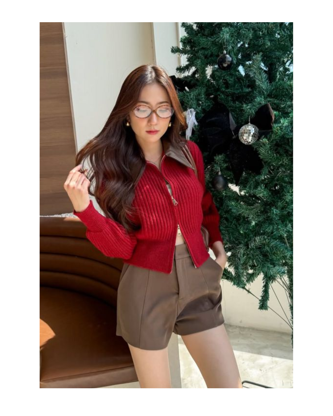 woollen top with leather collars