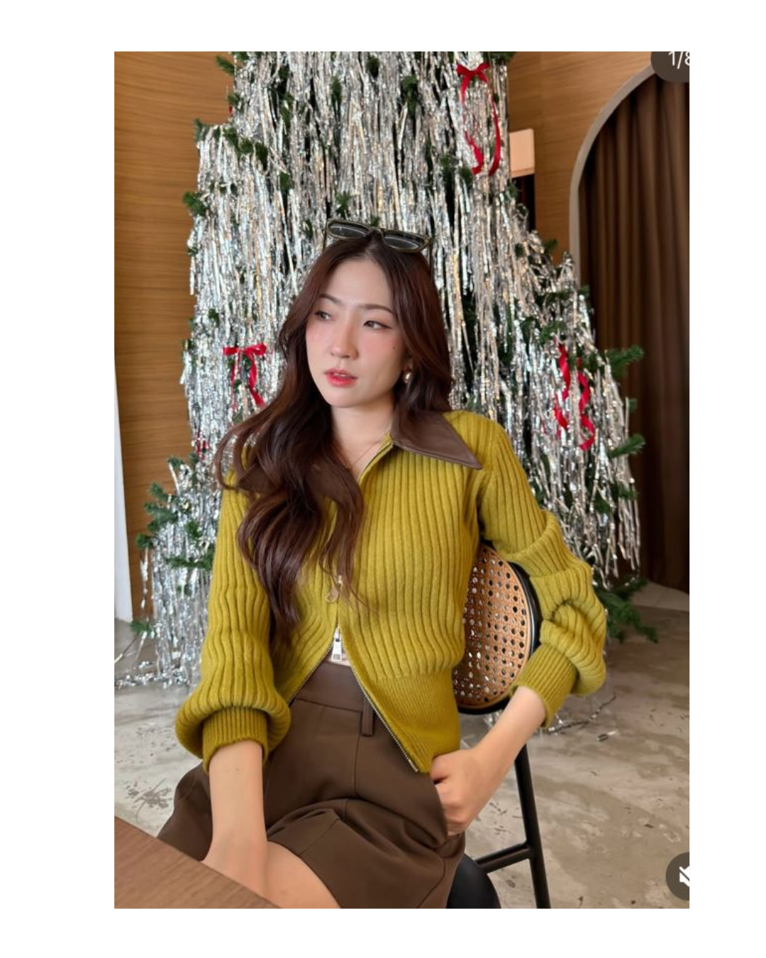 woollen top with leather collars