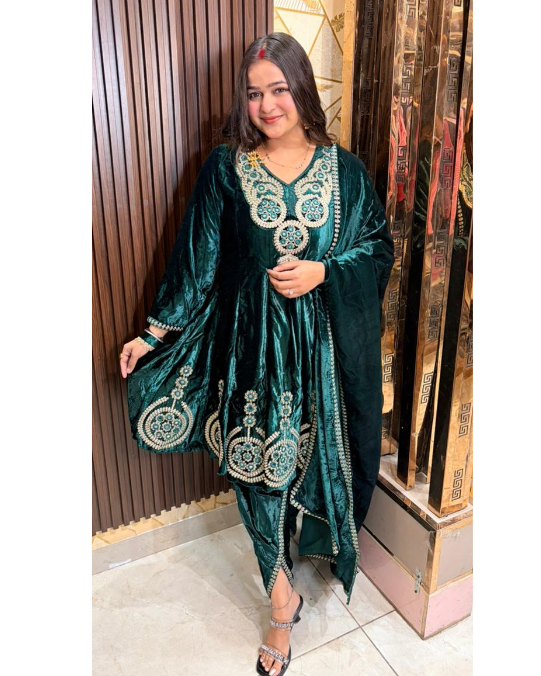 Sira-green velvet suit