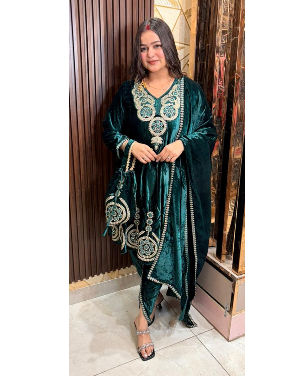 Sira-green velvet suit