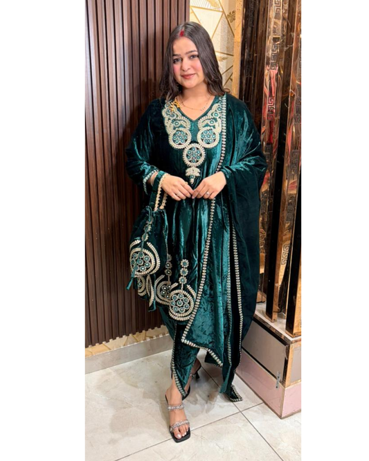 Sira-green velvet suit