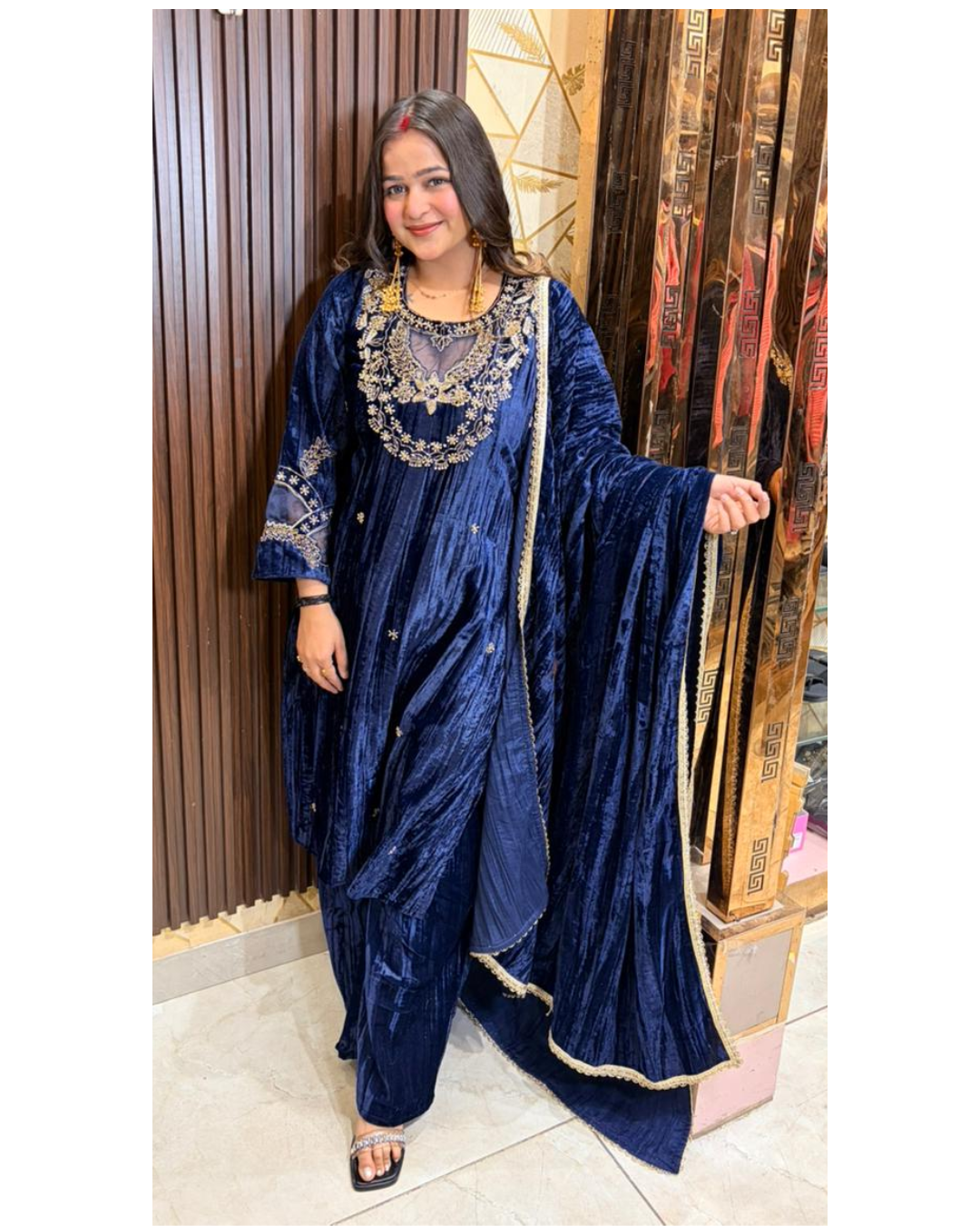 GURNOOR-VELEVT SUIT