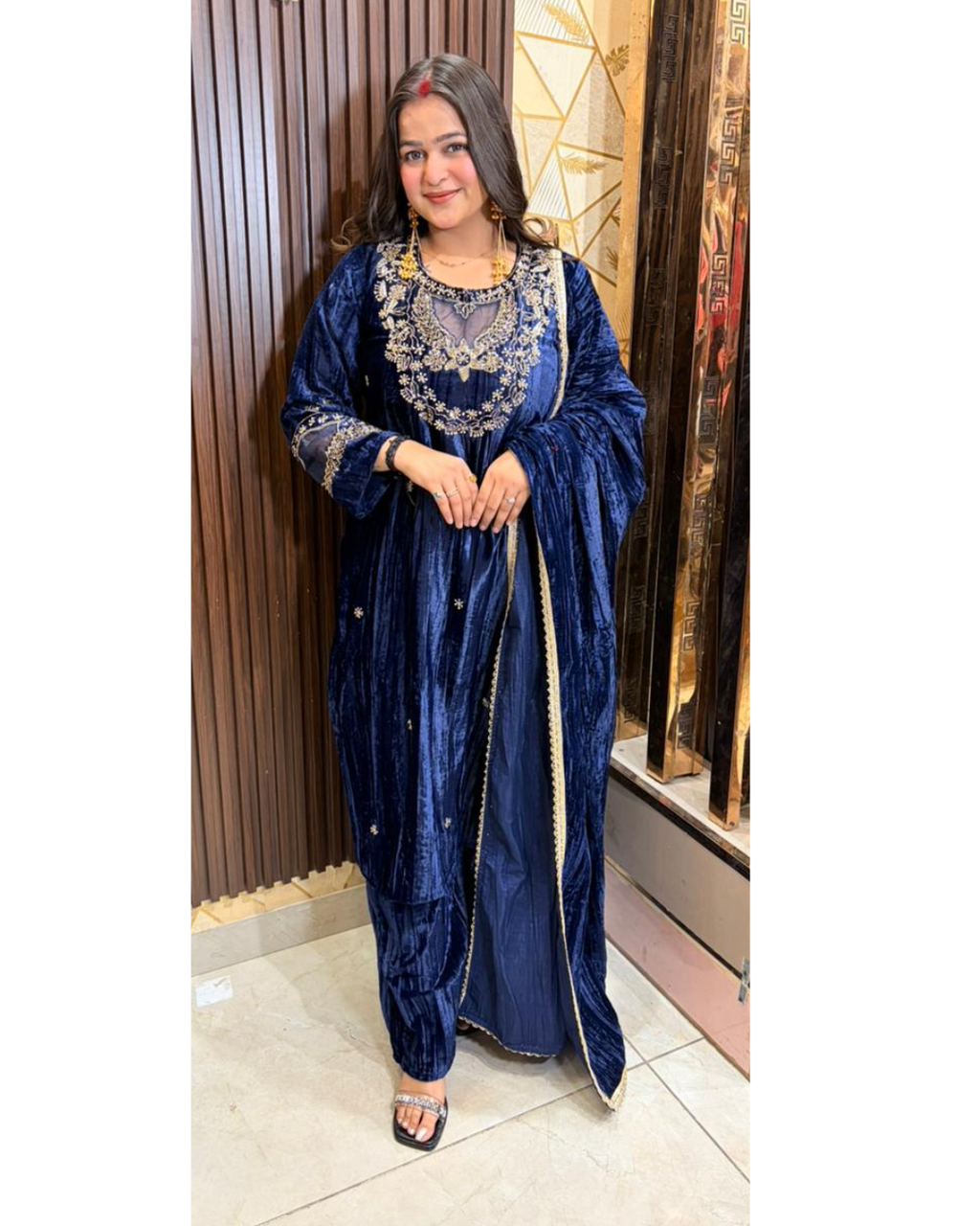 GURNOOR-VELEVT SUIT