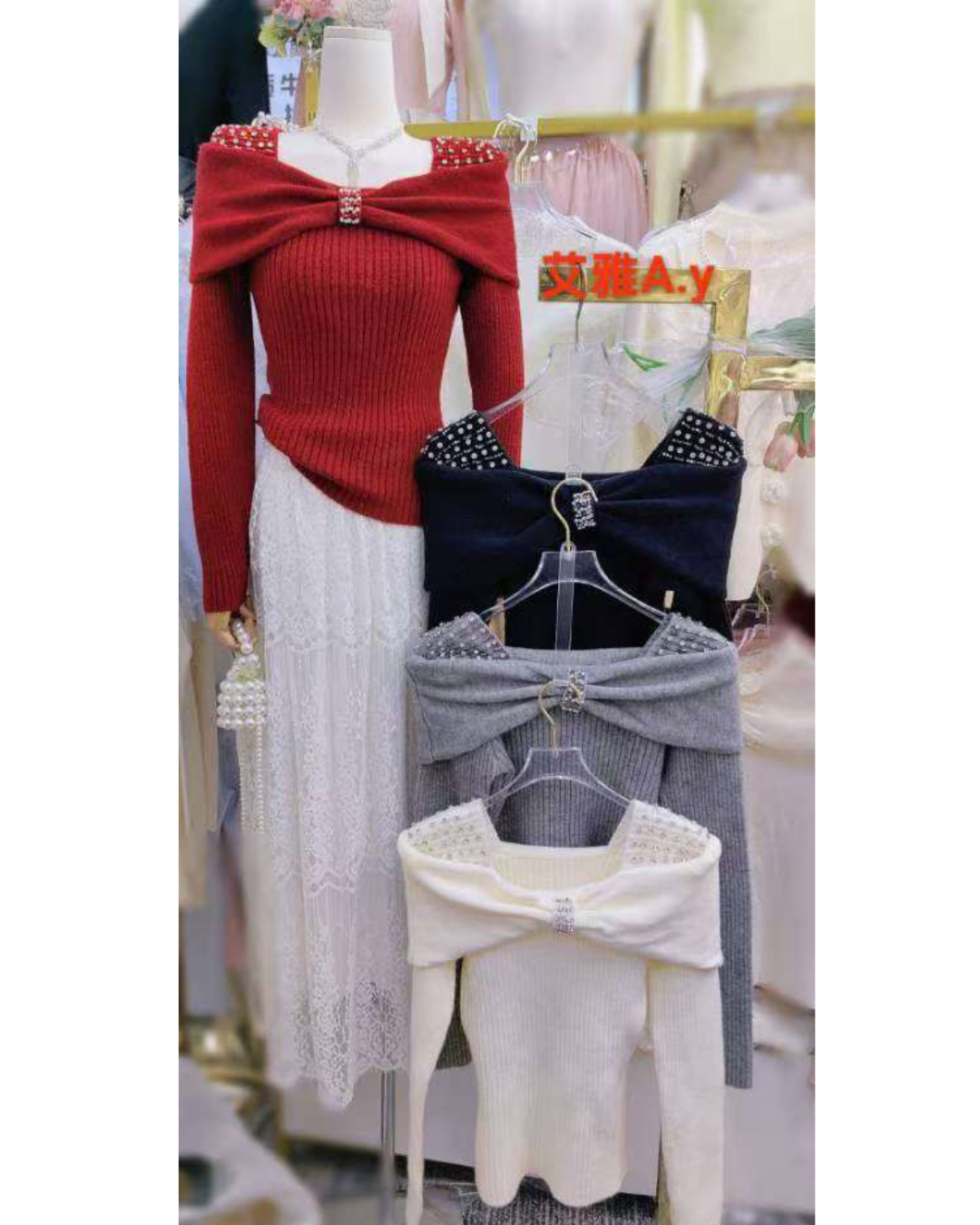 SIRU-EMBELLISHED TOP