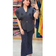 ROSA-EMBELLISHED TOP