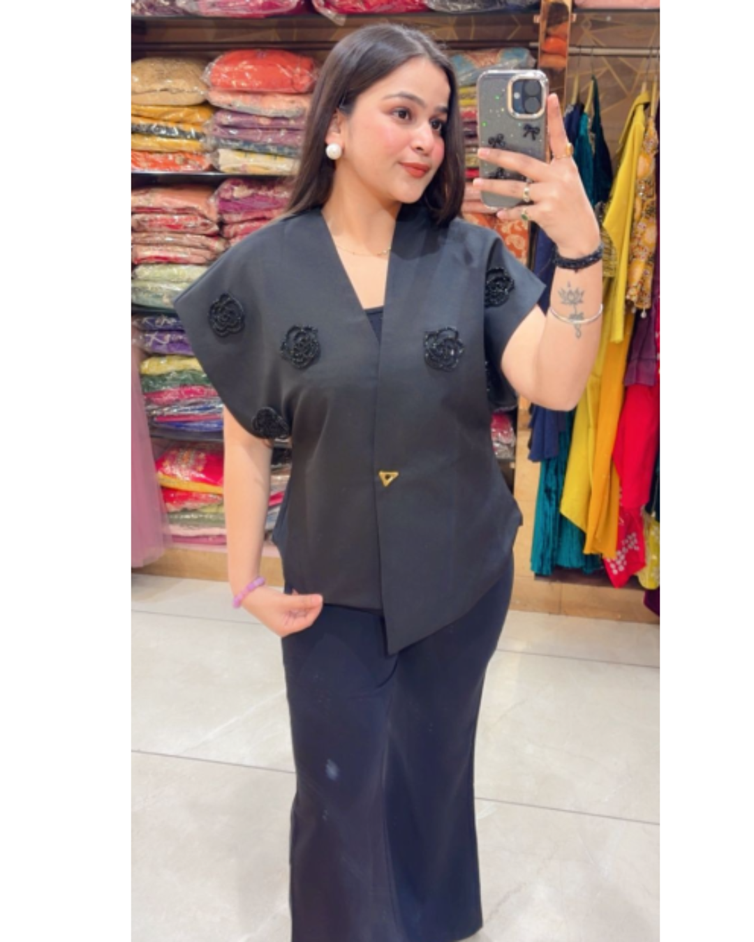 ROSA-EMBELLISHED TOP