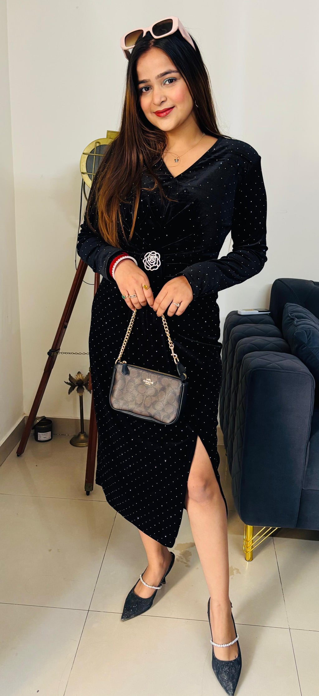 "ROSAY" VELVET DRESS WITH BROOCH