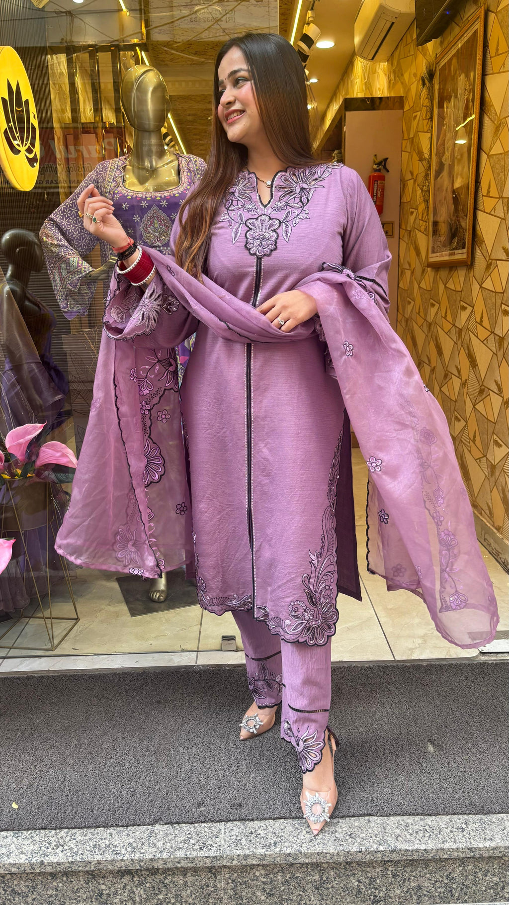 "MAHIA"- 3 PIECE PAKISTANI SUIT